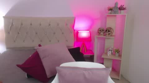 Snapshot of valerie_21 chatting on 02/28/25, 09:04 Valeriee online show from 02/28/25, 09:04
