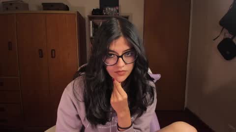 Snapshot of valerie__sky chatting on 01/03/25, 04:00 Val online show from 01/03/25, 04:00