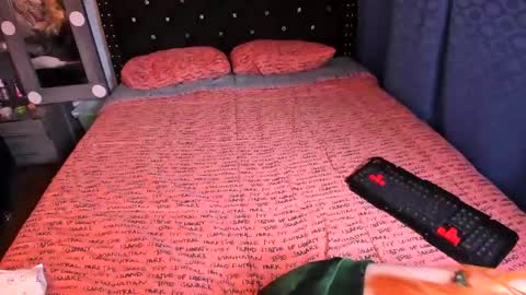 Snapshot of valerie_luxe_ chatting on 02/06/25, 11:43 valerie luxe online show from 02/06/25, 11:43