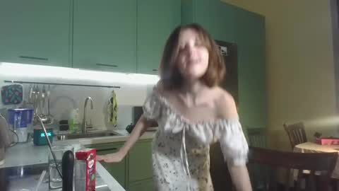 Snapshot of valerie_mooon chatting on 02/06/25, 09:06 Kristi moony online show from 02/06/25, 09:06