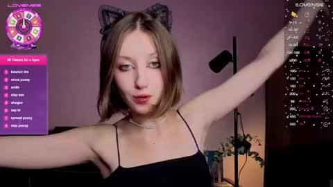 Snapshot of valerie_mooon chatting on 11/12/25, 09:36 Kristi moony online show from 11/12/25, 09:36