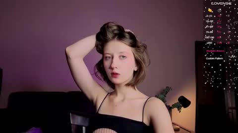 Snapshot of valerie_mooon chatting on 11/16/25, 09:20 Kristi moony online show from 11/16/25, 09:20