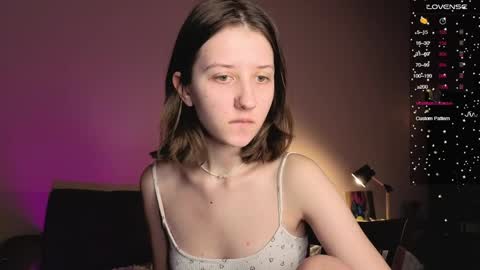 Snapshot of valerie_mooon chatting on 04/11/26, 09:19 Kristi moony online show from 04/11/26, 09:19