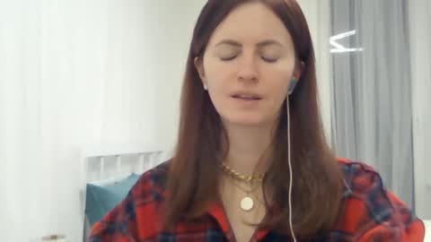 Snapshot of valerie_rose777 chatting on 01/06/25, 06:52 valerie_rose777 online show from 01/06/25, 06:52