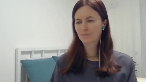 Snapshot of valerie_rose777 chatting on 02/17/25, 07:42 valerie_rose777 online show from 02/17/25, 07:42