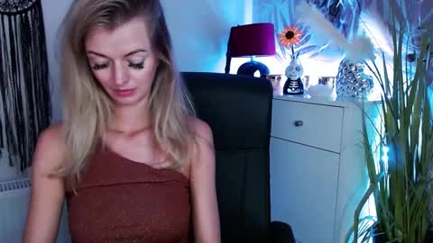 Snapshot of valerieluvsugar chatting on 02/11/25, 12:58 Valerie online show from 02/11/25, 12:58