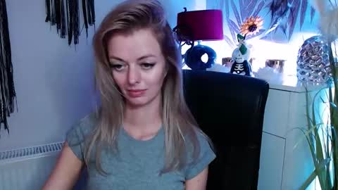 Snapshot of valerieluvsugar chatting on 03/06/25, 12:41 Valerie online show from 03/06/25, 12:41