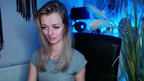 Snapshot of valerieluvsugar chatting on 03/06/25, 04:17 Valerie online show from 03/06/25, 04:17