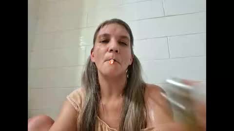 Snapshot of valerierayne13 chatting on 11/22/25, 06:23 ValerieRayne online show from 11/22/25, 06:23