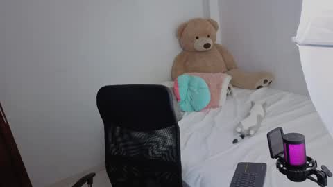 Snapshot of valerihouse_ chatting on 05/05/26, 01:13 valerihouse_ online show from 05/05/26, 01:13