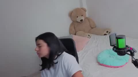 Snapshot of valerihouse_ chatting on 08/01/26, 02:44 valerihouse_ online show from 08/01/26, 02:44