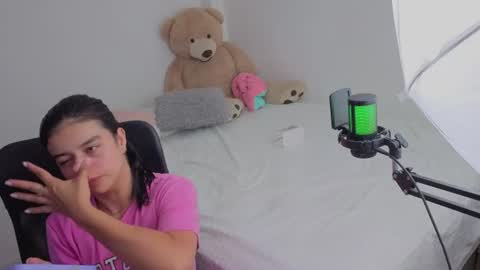 Snapshot of valerihouse_ chatting on 08/04/26, 01:42 valerihouse_ online show from 08/04/26, 01:42