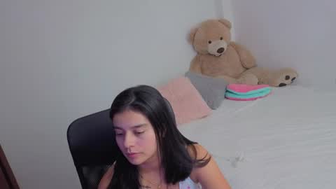 Snapshot of valerihouse_ chatting on 08/06/26, 02:13 valerihouse_ online show from 08/06/26, 02:13