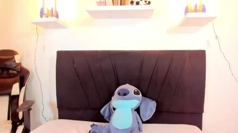 Snapshot of valeriie_pretty chatting on 02/26/25, 11:59 Vale online show from 02/26/25, 11:59