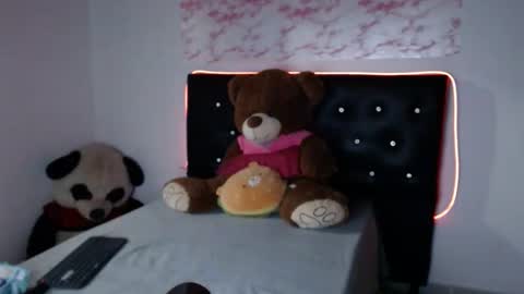 Snapshot of valeriie_pretty chatting on 04/07/26, 11:48 Vale online show from 04/07/26, 11:48