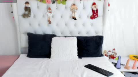 valeria111111 online show from 12/31/24, 12:04