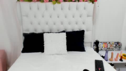 valeria111111 online show from 01/25/25, 07:18