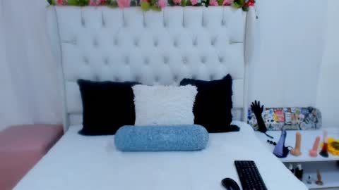 valeria111111 online show from 02/01/25, 07:13