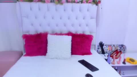 valeria111111 online show from 02/04/25, 07:11