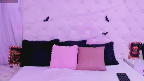 valeria111111 online show from 10/23/25, 02:05