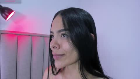 Snapshot of valery__nova chatting on 04/19/26, 01:32 Cris online show from 04/19/26, 01:32