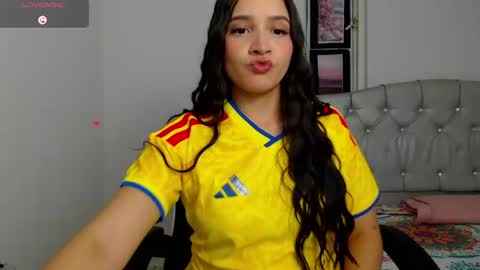 Snapshot of valery_alejo chatting on 06/18/26, 04:35 valeria online show from 06/18/26, 04:35