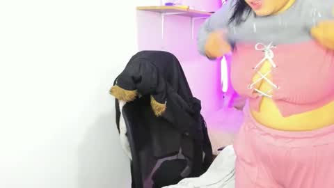 valery_bonnet1 online show from 11/10/25, 11:31