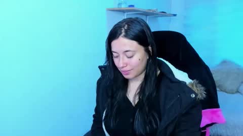 valery_bonnet1 online show from 11/12/25, 11:21