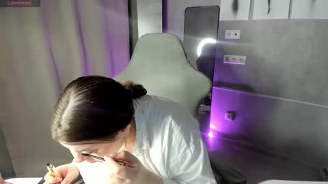 Snapshot of valery_grand chatting on 02/21/26, 01:17 Valery online show from 02/21/26, 01:17