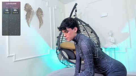 Snapshot of valery_hil chatting on 12/19/24, 07:40 Thomy online show from 12/19/24, 07:40