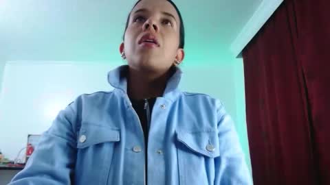 Valeria online show from 10/21/25, 12:11