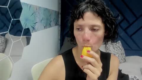 VALERY MORE online show from 10/04/25, 12:03