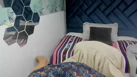 VALERY MORE online show from 11/04/25, 12:04