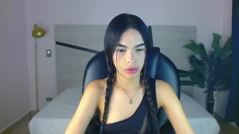 valery_restrepo online show from 08/04/26, 08:44
