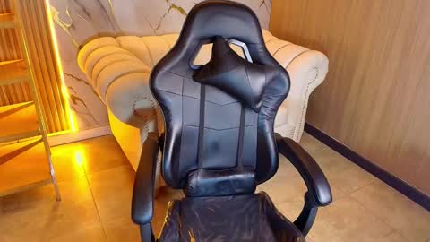 Snapshot of valery_tf chatting on 11/27/25, 08:22 Valery online show from 11/27/25, 08:22