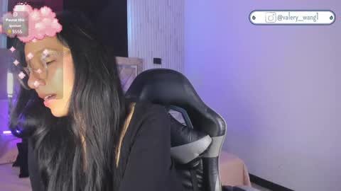 Val online show from 11/11/25, 11:54