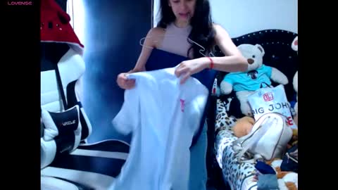 Snapshot of valerybaker1 chatting on 01/18/26, 05:28 B V Naughty online show from 01/18/26, 05:28