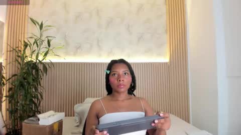 Snapshot of valerycortezm chatting on 11/04/25, 12:15 Valery online show from 11/04/25, 12:15