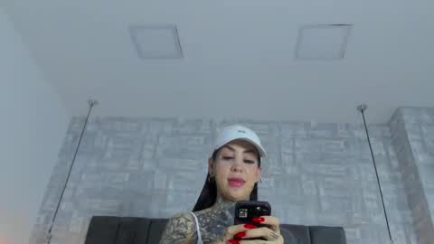 valerykat_ online show from 10/23/25, 11:09