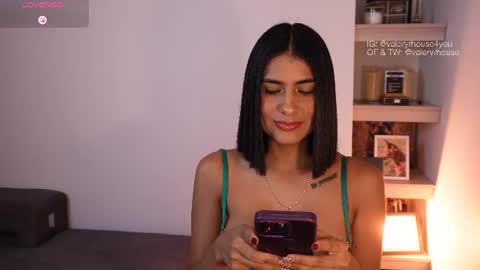 Snapshot of valeryrhouse_ chatting on 07/04/26, 12:39 All my links here online show from 07/04/26, 12:39