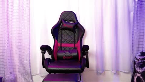 Snapshot of valerysnow_ chatting on 01/10/26, 12:45 Valery online show from 01/10/26, 12:45