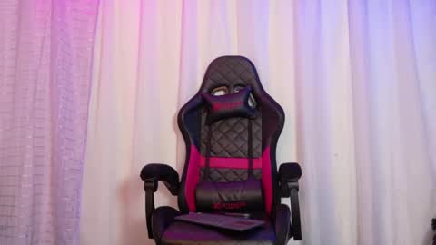 Snapshot of valerysnow_ chatting on 03/21/26, 01:21 Valery online show from 03/21/26, 01:21