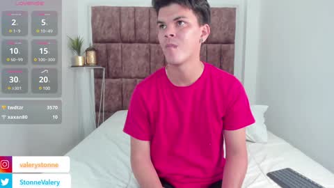 Snapshot of valerystonne_ chatting on 02/02/25, 10:49 Valery Stonne online show from 02/02/25, 10:49