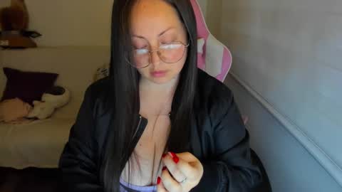 My name is Valery... Nice to meet you  thumb up me please its important online show from 09/16/25, 12:33