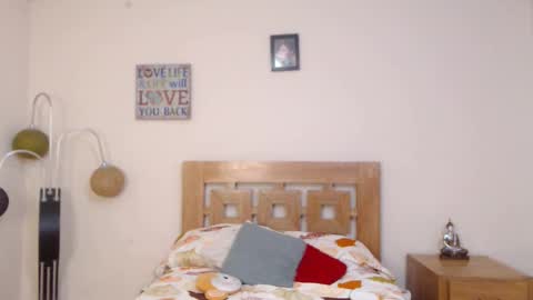 Snapshot of valesantodomingo chatting on 09/16/25, 10:55 Sofia online show from 09/16/25, 10:55