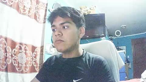 Snapshot of valesh20 chatting on 01/06/26, 03:32 Valesh19 online show from 01/06/26, 03:32