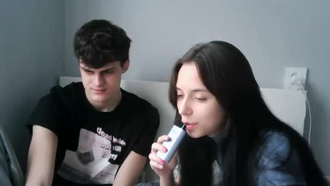 Snapshot of valesios chatting on 11/25/25, 10:04 valesios online show from 11/25/25, 10:04