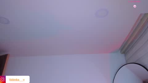 Snapshot of valeska__v chatting on 03/21/26, 08:19 your loveee online show from 03/21/26, 08:19
