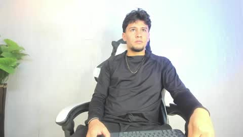 Snapshot of valetino_stonee chatting on 04/08/26, 07:36 Valentino online show from 04/08/26, 07:36