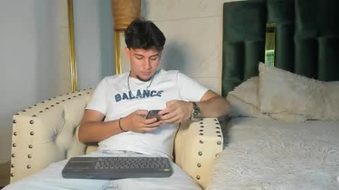 Snapshot of valetino_stonee chatting on 04/15/26, 07:32 Valentino online show from 04/15/26, 07:32